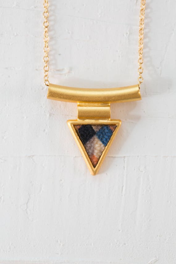 BULK 20 Triangle pendants antique silver tone P160
