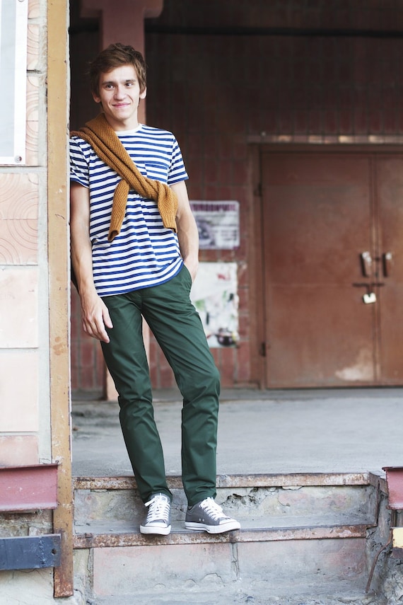 men's green chinos