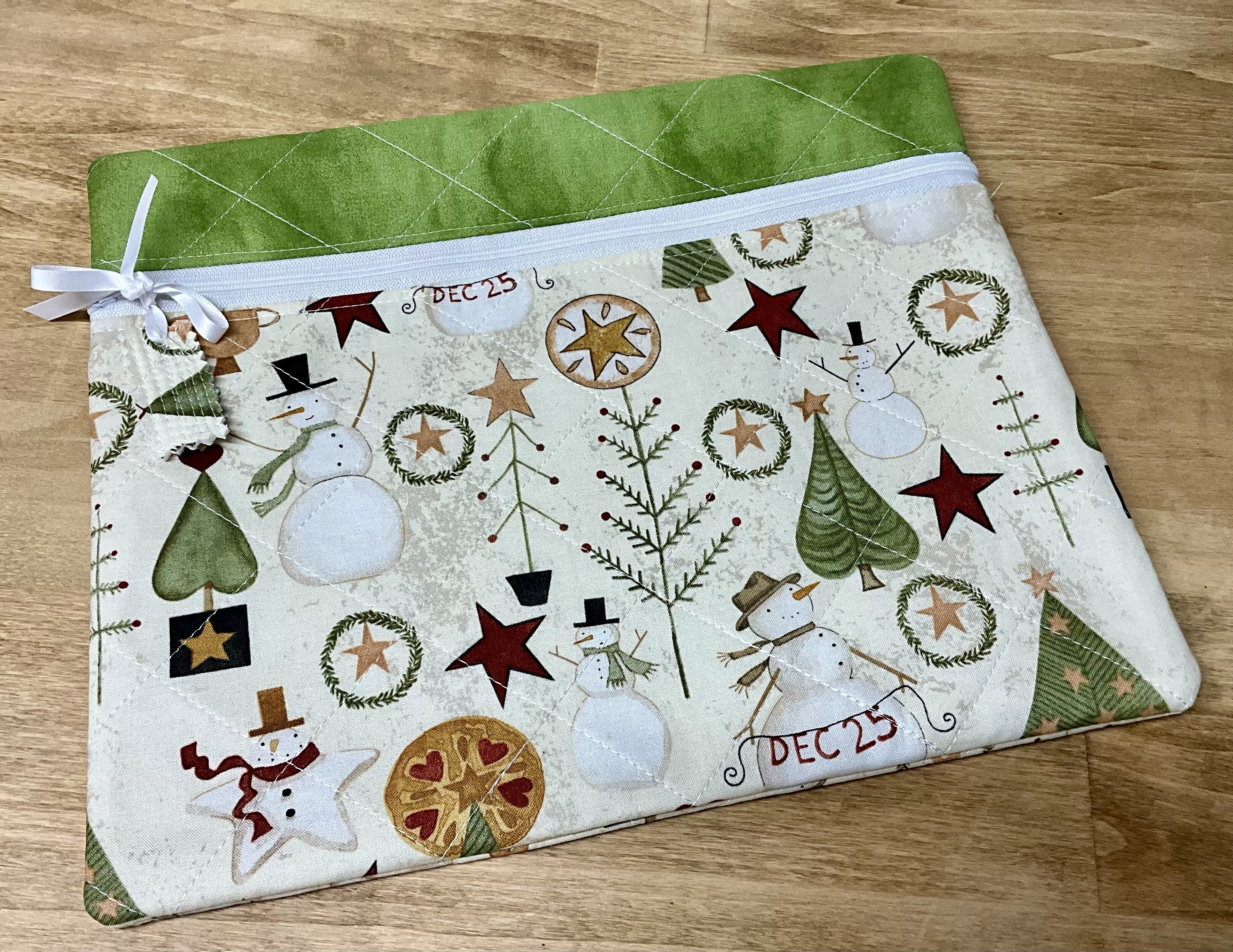 Quilted Project Bag: Teresa Kogut Kringle Creme Cross Stitch, Knitting
