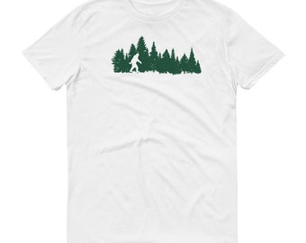 Bigfoot (Sasquatch) Bosque natural en camiseta verde para hombres y mujeres / Tela de algodón hilado en anillos