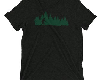 Bigfoot (Sasquatch) Bosque Natural en Camiseta Verde para Hombre y Mujer / Premium Tri-blend Fabric