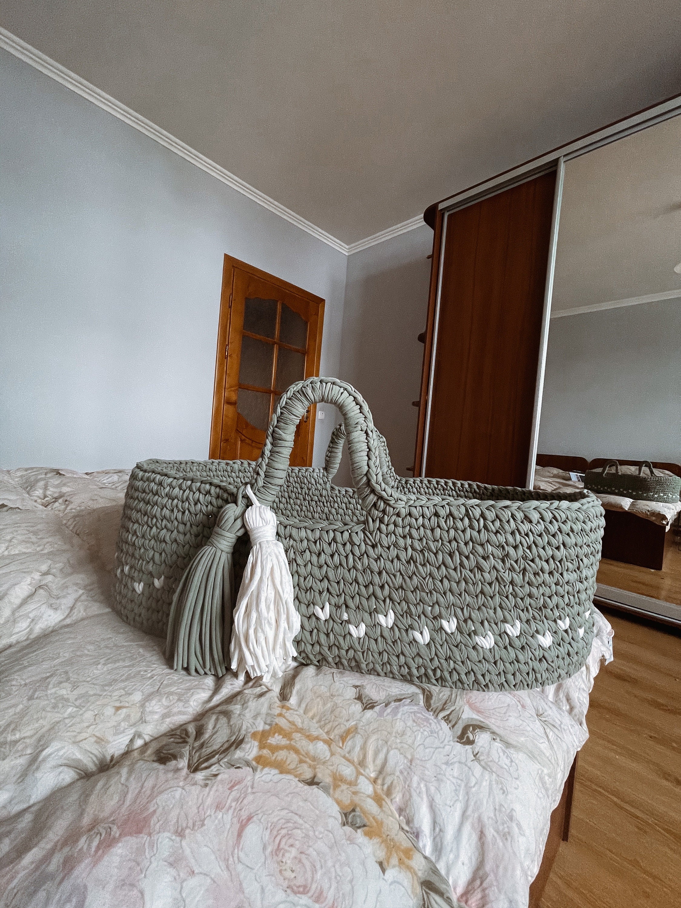 1 Pc Moses Basket Wood Bottom 27.56 X 15.75 Inches/ 70 X 40 Cm Oval