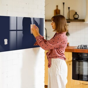 Tablero magnético de color azul marino oscuro, lista de tareas para la pared, tablero de mensajes azul marino oscuro, exhibición de fotos de pared de color sólido, marcador + esponja