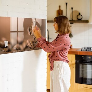 Pizarra magnética con forma de grano de café, lista de tareas pendientes para la pared, tablero de mensajes marrón, exhibición de fotos de pared con flores y plantas, marcador + esponja