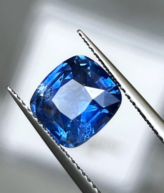 天然 3.55 カラット 非加熱ブルーサファイア – GIA 認定ルースジェム 