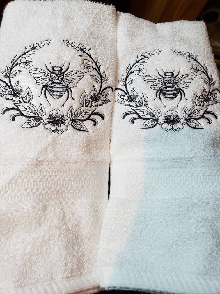 LE Chenille Hand Towel, bee