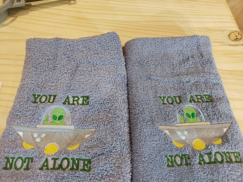 KDEMBROIDERYDOTCOM Alien UFO Embroidered Hand Towel - Thumbnail 3