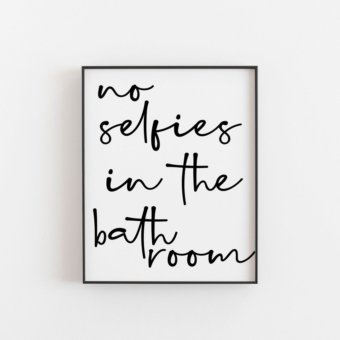 NO SELFIES IN THE BATHROOM CANDLE