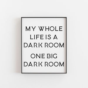 Gothic Kunst, mein ganzes Leben ist ein dunkler Raum, ein großer dunkler Raum Druck, Goth Wandkunst, Geschenk für Filmfans, dunkle Komödie Wandkunst, gotisches Poster für ihn