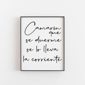 Camarón Que Se Duerme Print – Spanish Proverb Wall Art, Inspirational Typography Poster, Bilingual Gift, Minimalist Black and White Décor