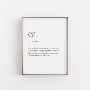 以下が含まれることがあります： 「猫」という言葉の定義を記した白黒の印刷可能な壁掛けアート。猫は、気高く、あなたを自分の個人的な世話係として喜んで受け入れ、要求に応じて食べ物、暖かさ、愛情を提供してくれる生き物であると定義されています。