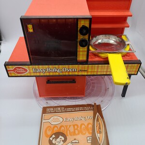 Authentic Vintage 1970s Betty Crocker Easy Bake Oven