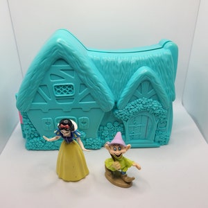 Vintage Disney Once Upon A Time Snow White Polly Pocket.