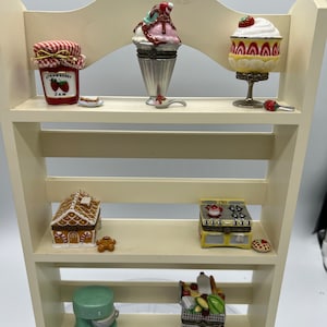 PHB Strawberry Jam, Ice Cream Sundae, Fruit Delight, Gingerbread House, Stove, Green Mixer, Shop Cart Porcelain Hinged Box. Sprzedawane oddzielnie