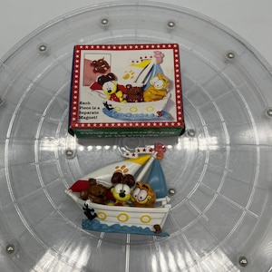 Vintage PAWS Garfield, Odie and Pooky Bear In Boat Refrigerator Magnet In Original Box!