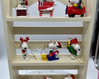 Ornamenti natalizi e statuette in PVC di Snoopy e Woodstock dei Peanuts. Venduti separatamente!