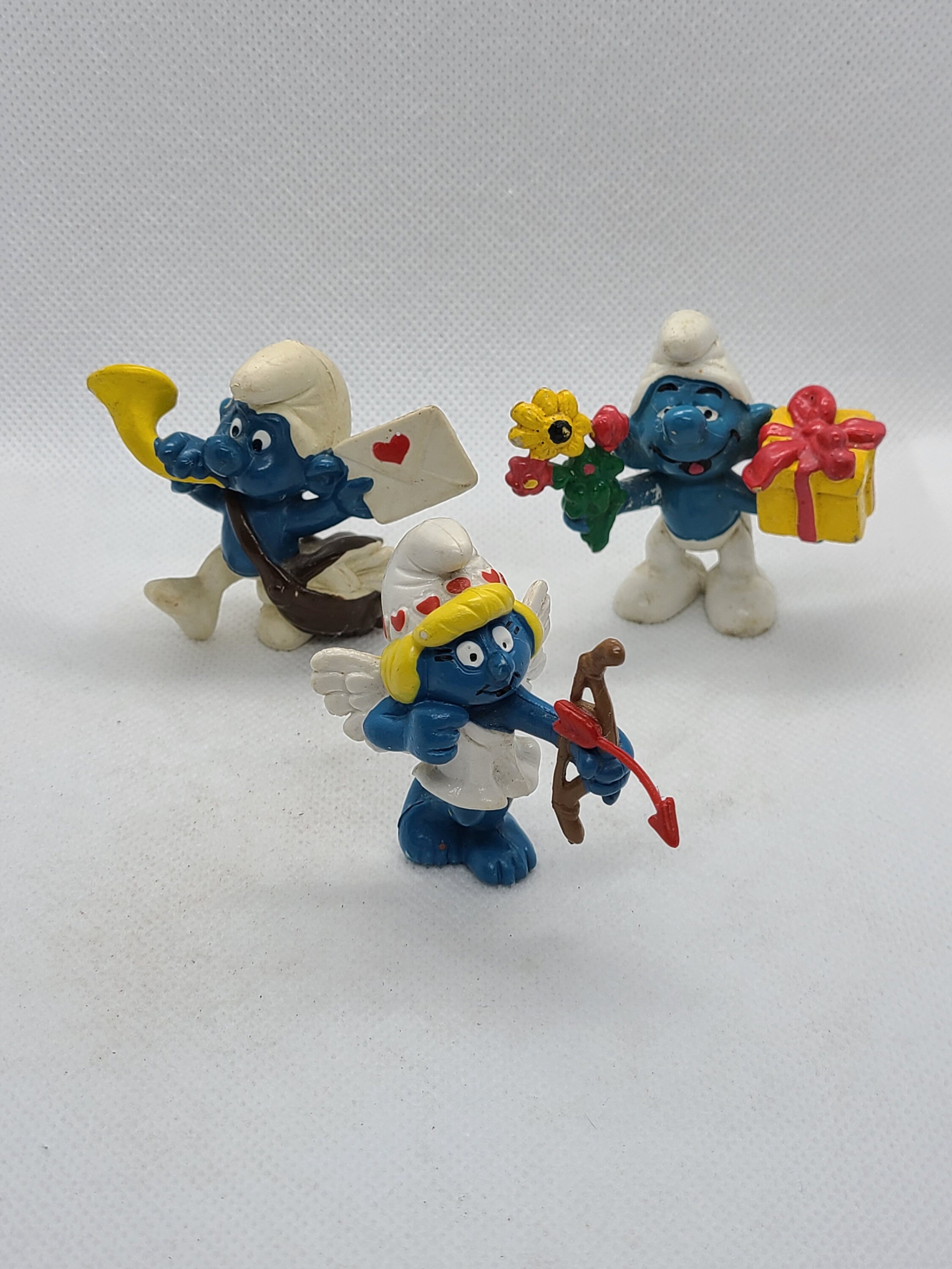 Vintage SCHLEIGH PEYO Smurfette and Smurf Valentine's Smurfs!