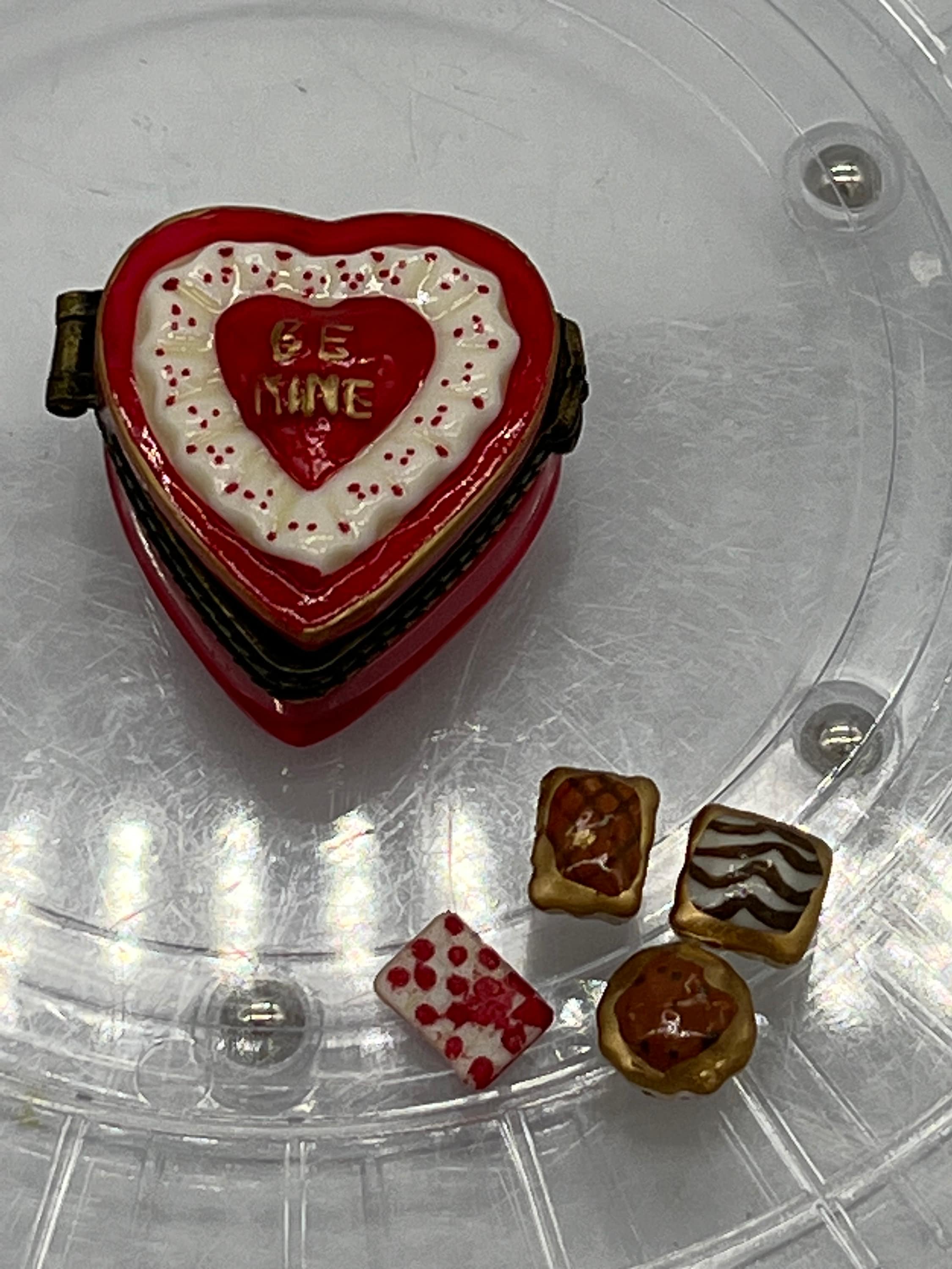 バレンタインハート型小物入れ（キャンディー入り） - 「Be Mine