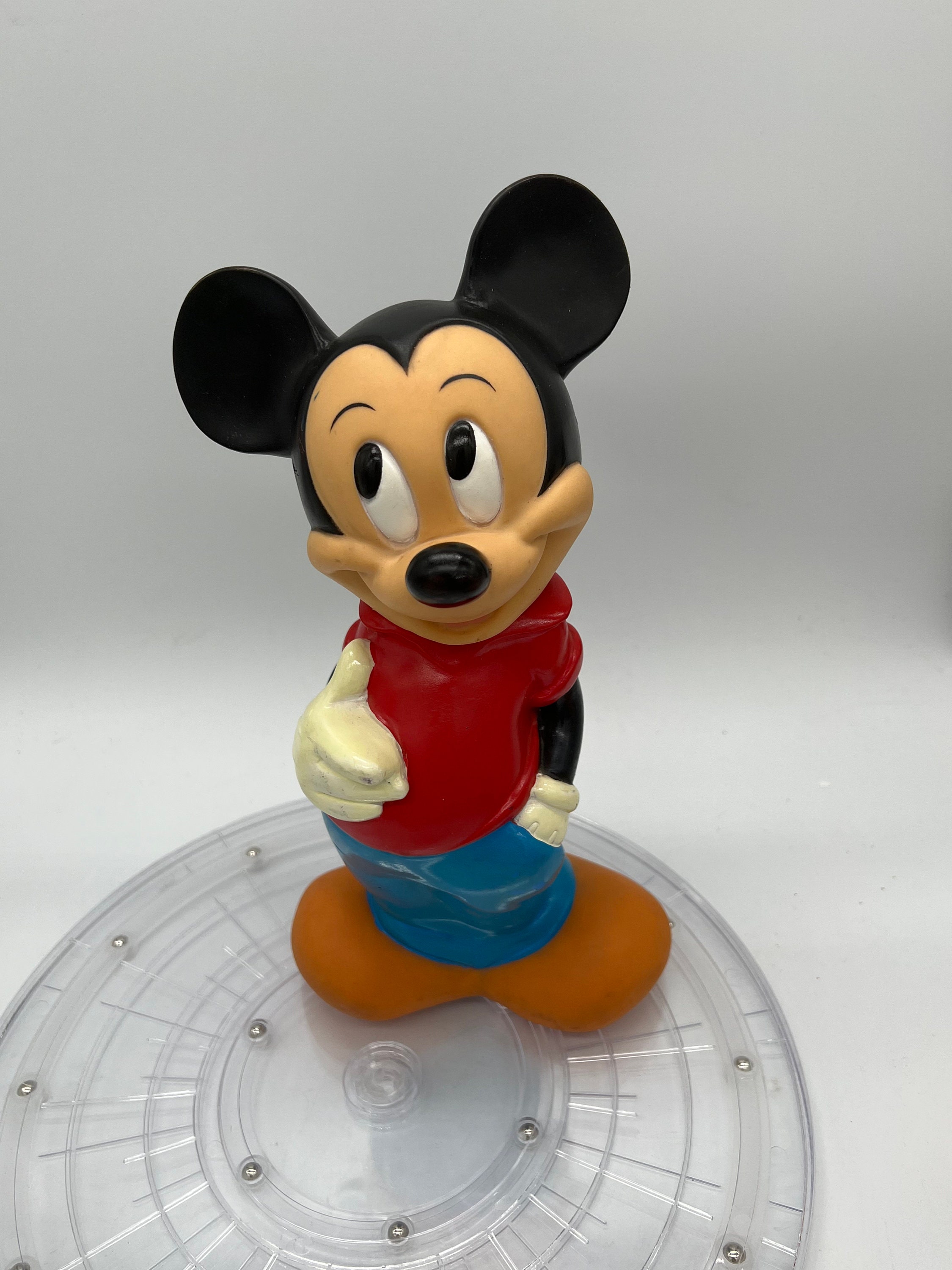 ヴィンテージディズニーのミッキーマウス、プルート、グーフィー