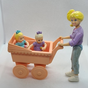 Carrinho de bebê Playskool Dollhouse vintage dos anos 90. Bebês vendidos separadamente!