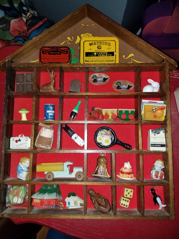 837 Miniature Dollhouse Skunk