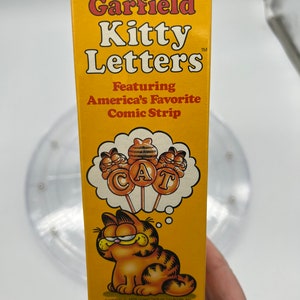 Parker Brothers Garfield Kitty Letters Game.