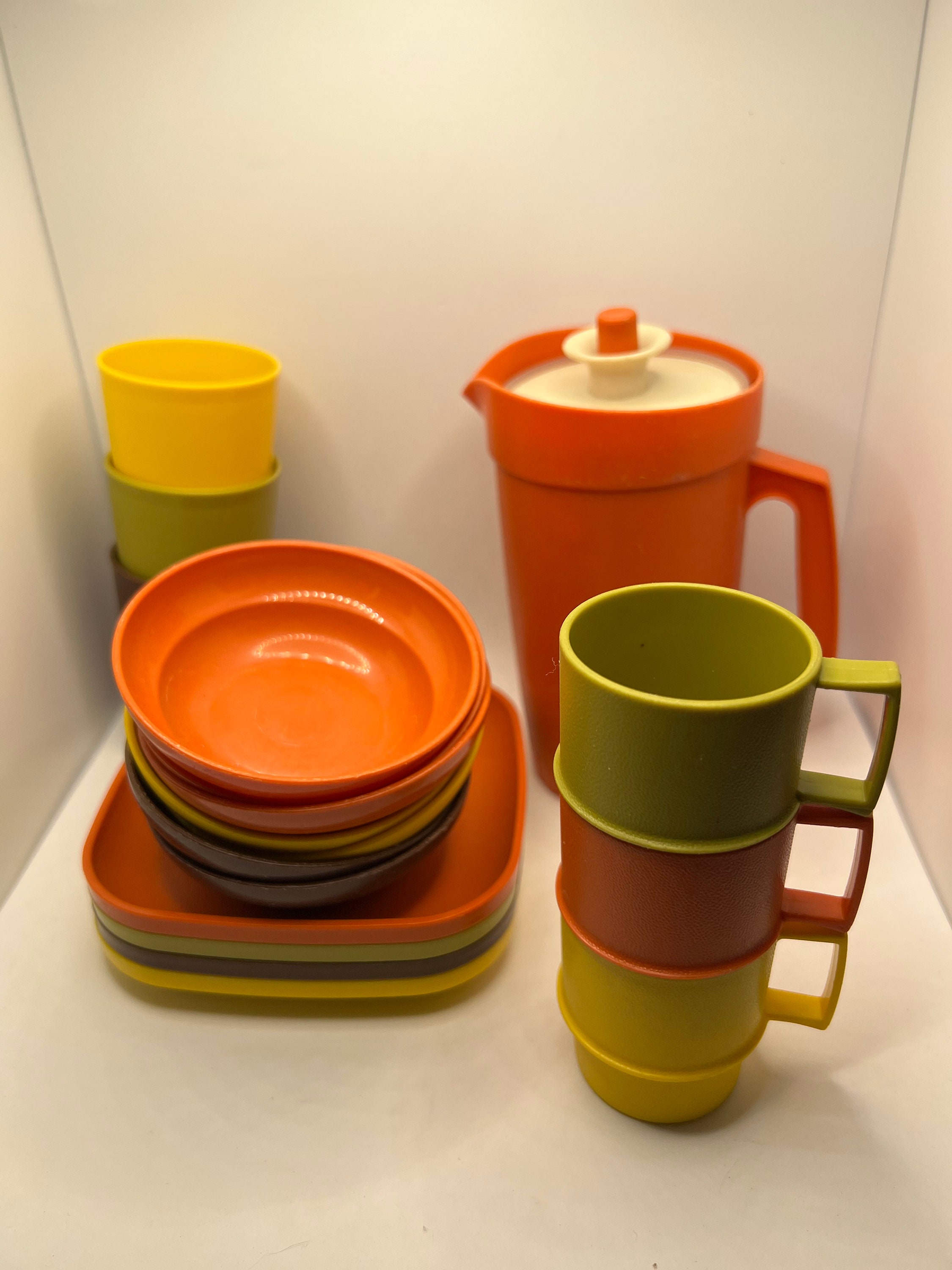 Vintage Children's Tupperware Play Set 4 Plates, 2 Mugs, Bowl