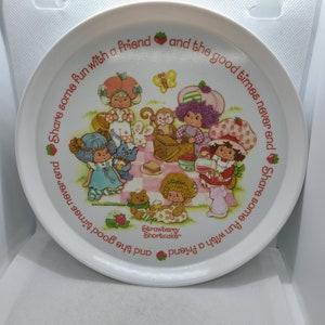 Vintage Strawberry Shortcake Plastic Dinner Plate