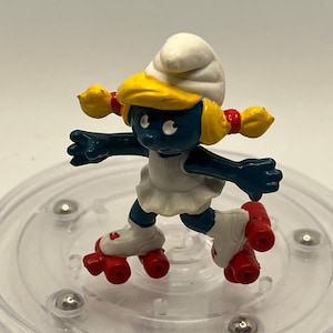 Rare 1980’s Schleich Peyo Skating Smurfette PVC!
