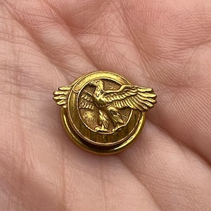 Rare 10 Karat Gold Lapel Pin Issued To All Honorable Discharge VETS of WWII Veterans!