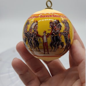 Adorno navideño vintage del circo Ringling Brothers and Barnum and Bailey de 1982.
