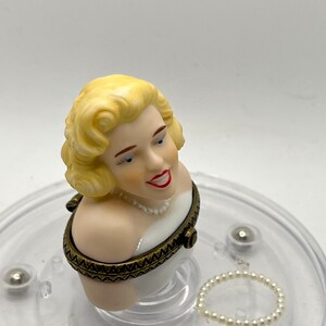 Vintage Marilyn Monroe Porcelain Trinket Box with Pearl Necklace image 8