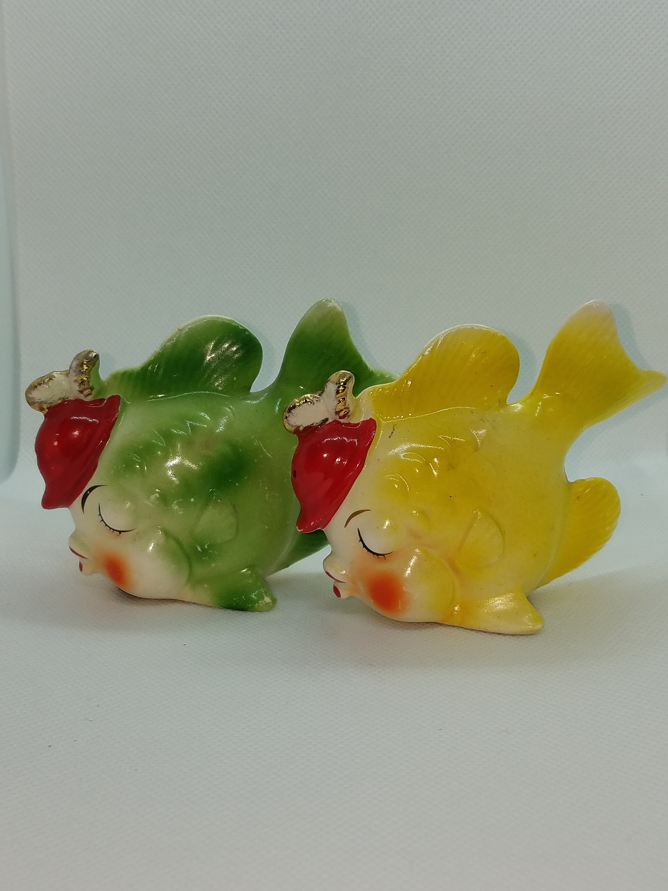 Vintage Pacific Japan Anthropomorphic Kissing Fish Salt and Pepper