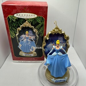 1997 Hallmark Keepsake Disney’s Cinderella The Enchanted Memories Collection with Box.