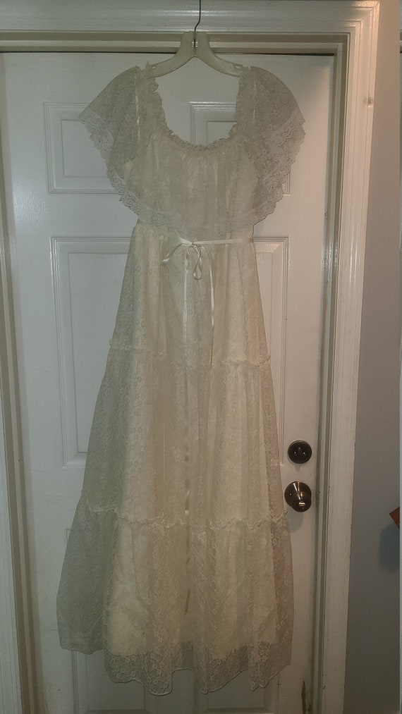 Beautiful Vintage Lace Wedding Dress.  Wedding Dre