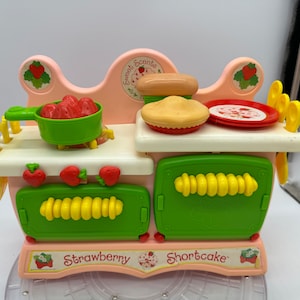 Vintage 1980s Strawberry Shortcake Sweet Scents Kitchen - Rare Toy