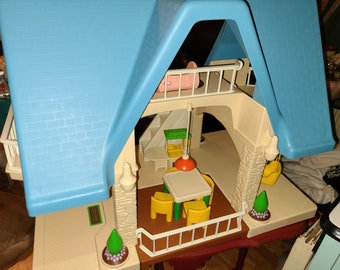 Vintage 1989 Classic Little Tikes Dollhouse!