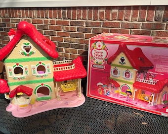 Rare Made in Canada with French Writing 1980 s Vintage Strawberry Shortcake Berry Happy Home Complete with Original Box