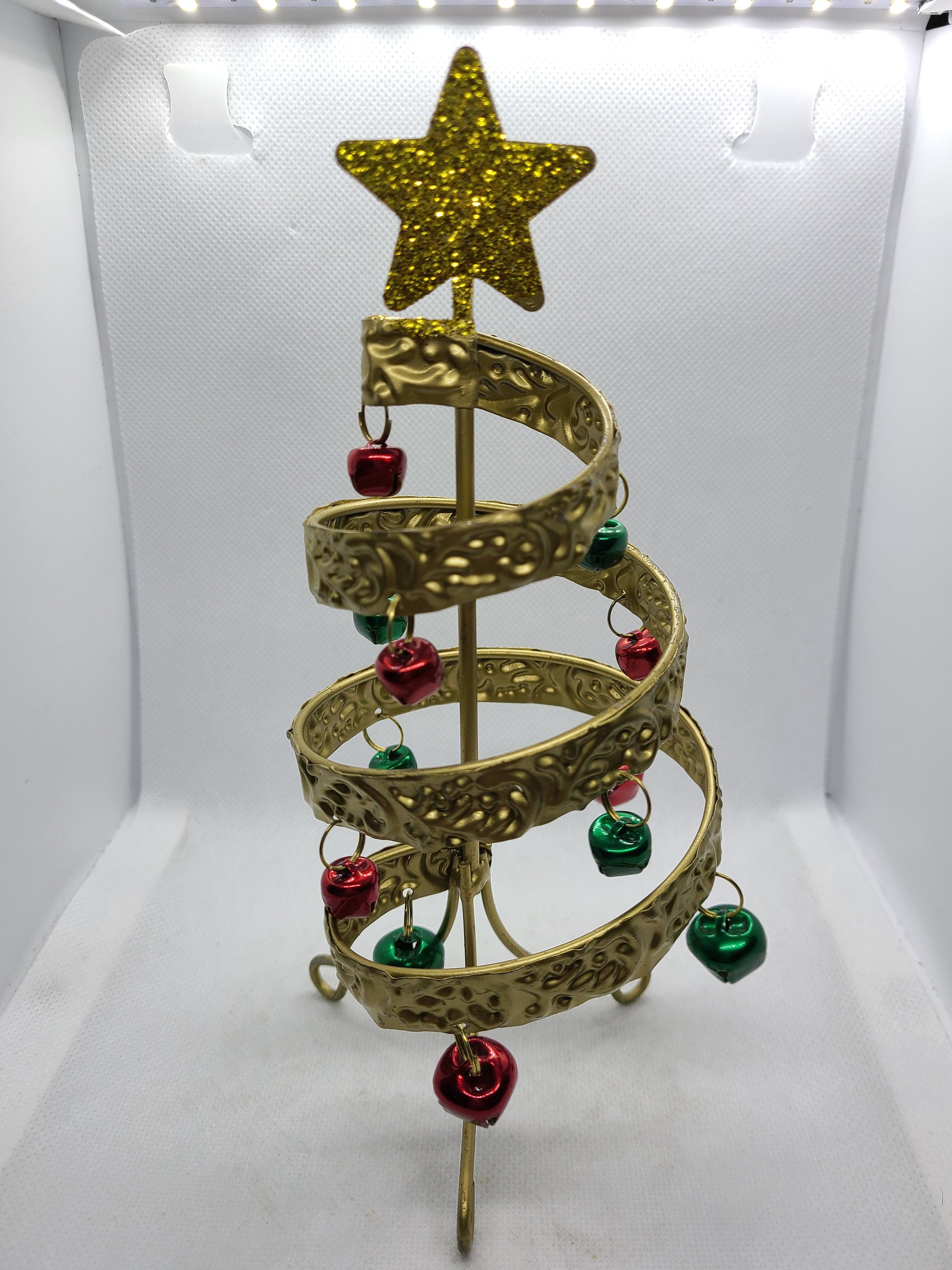 ヴィンテージのブリキ製クリスマスツリー（ベル付き）、ミッド