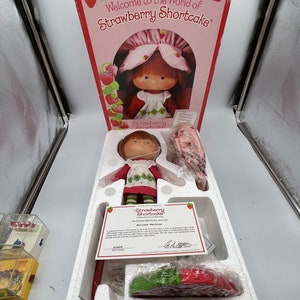 Rare Strawberry Shortcake Danbury Mint Porcelain Doll With