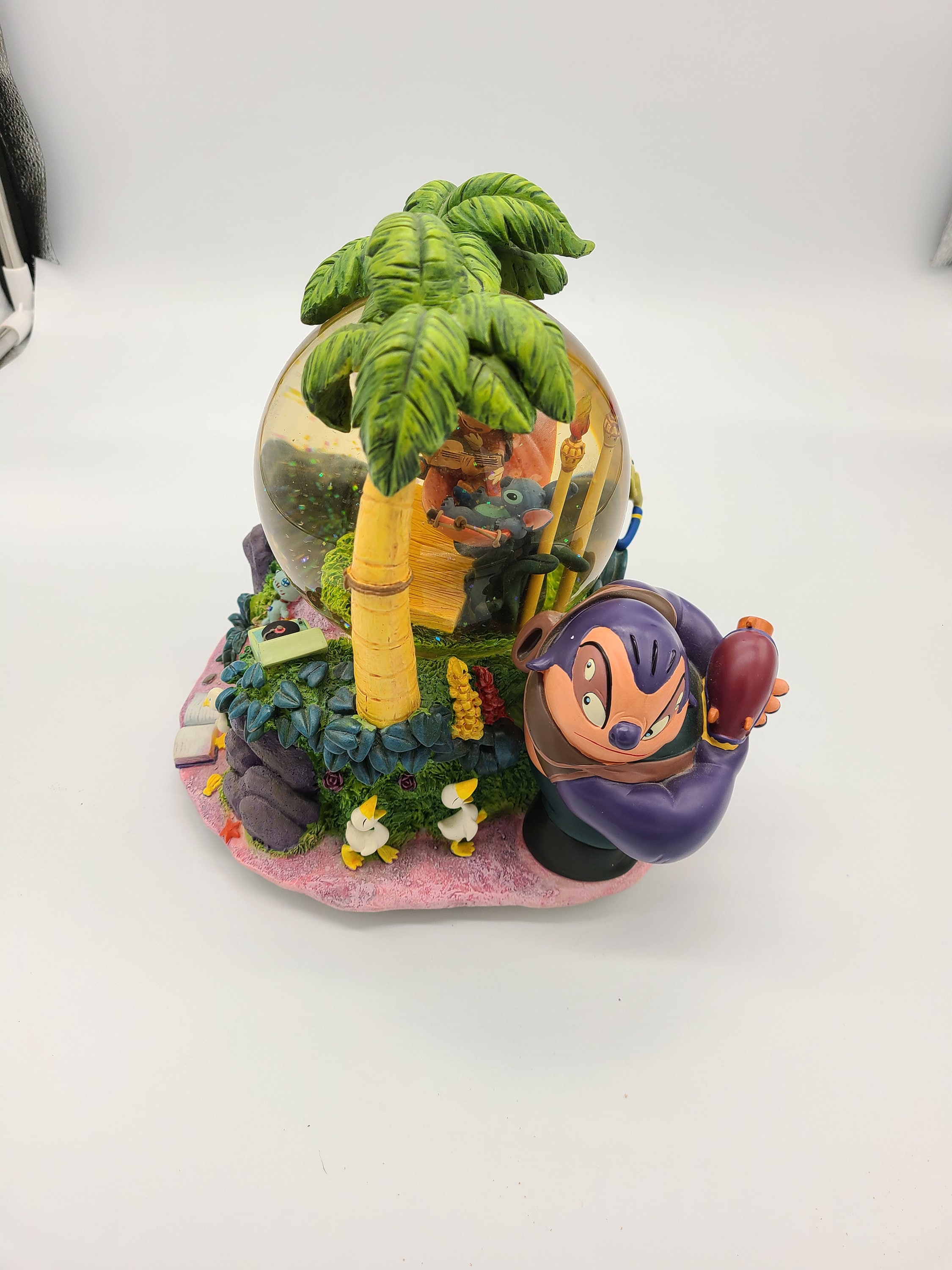 ディズニー リロ&スティッチ オルゴール付スノーグローブ Amazon.co.jp: リロ&スティッチオルゴール付き豪華スノー