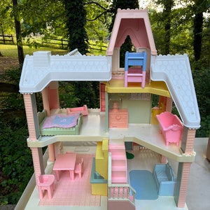 Vintage 1991 Victorian Playskool Dollhouse with Furniture!