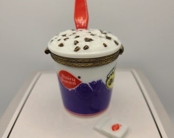 珍しいヴィンテージのレトロなデイリークイーンのクッキー＆クリーム