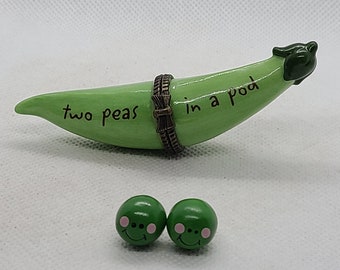Vintage Porcelain Hinged Box Two Peas in a Pod Trinket Box with two Pea trinkets.