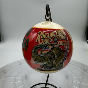 Adorno navideño del baile del circo Ringling Brothers and Barnum and Bailey de 1982.