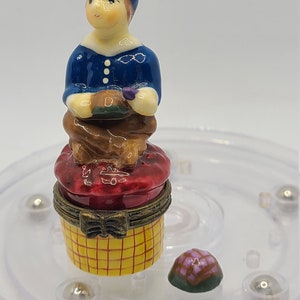 Vintage Nursery Rhythm Little Jack Corner Porcelain Hinged Box with Pie Trinket.