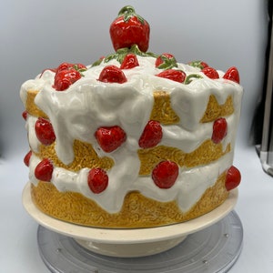 Cake plates with dome lids outlet