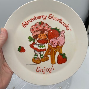 Vintage Strawberry Shortcake Plastic Dinner Plate