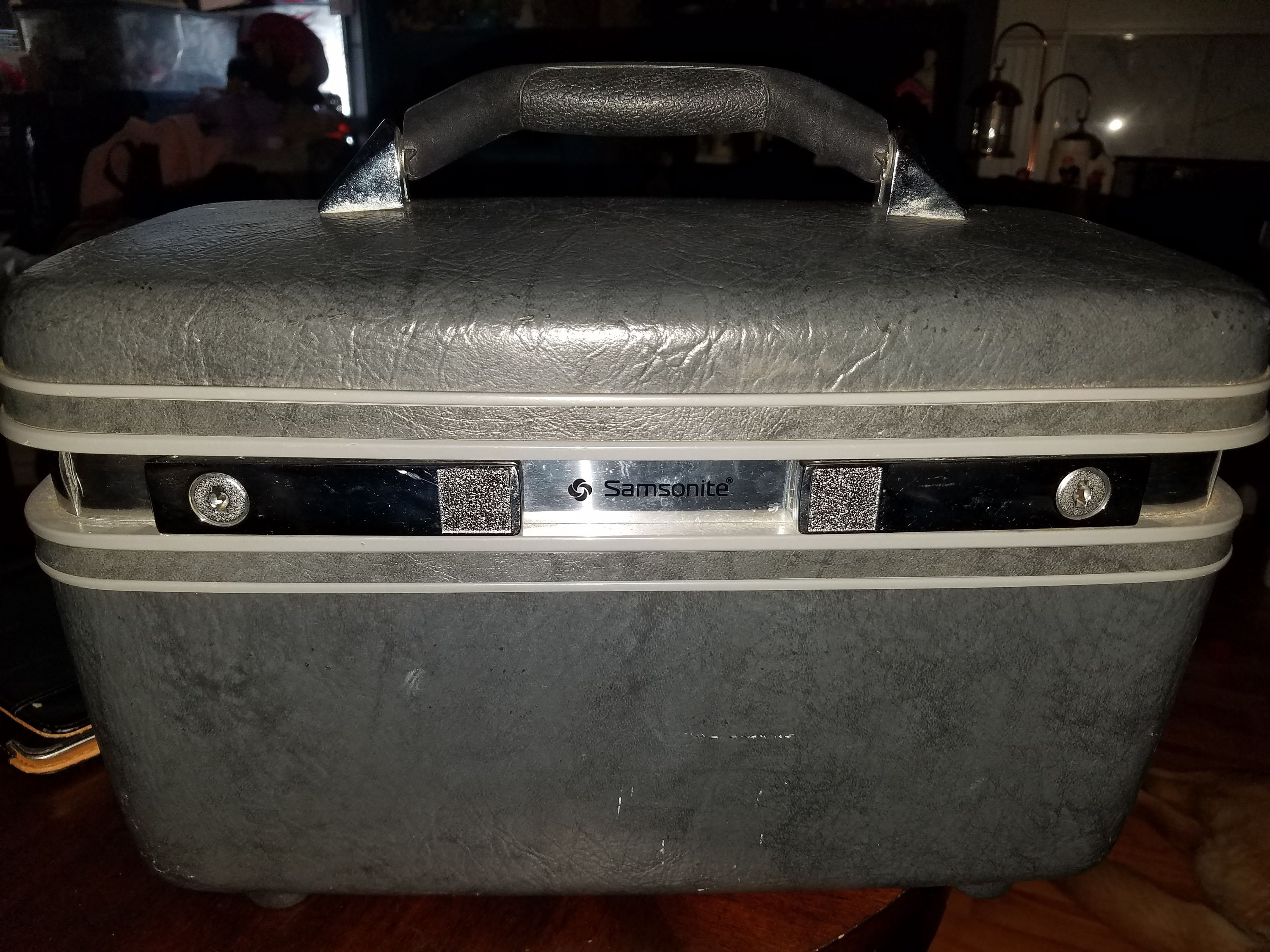 vintage samsonite hard shell suitcase