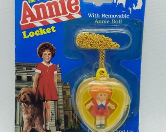 Vintage 1982 Knickerbocker Annie Locket with Removable Doll